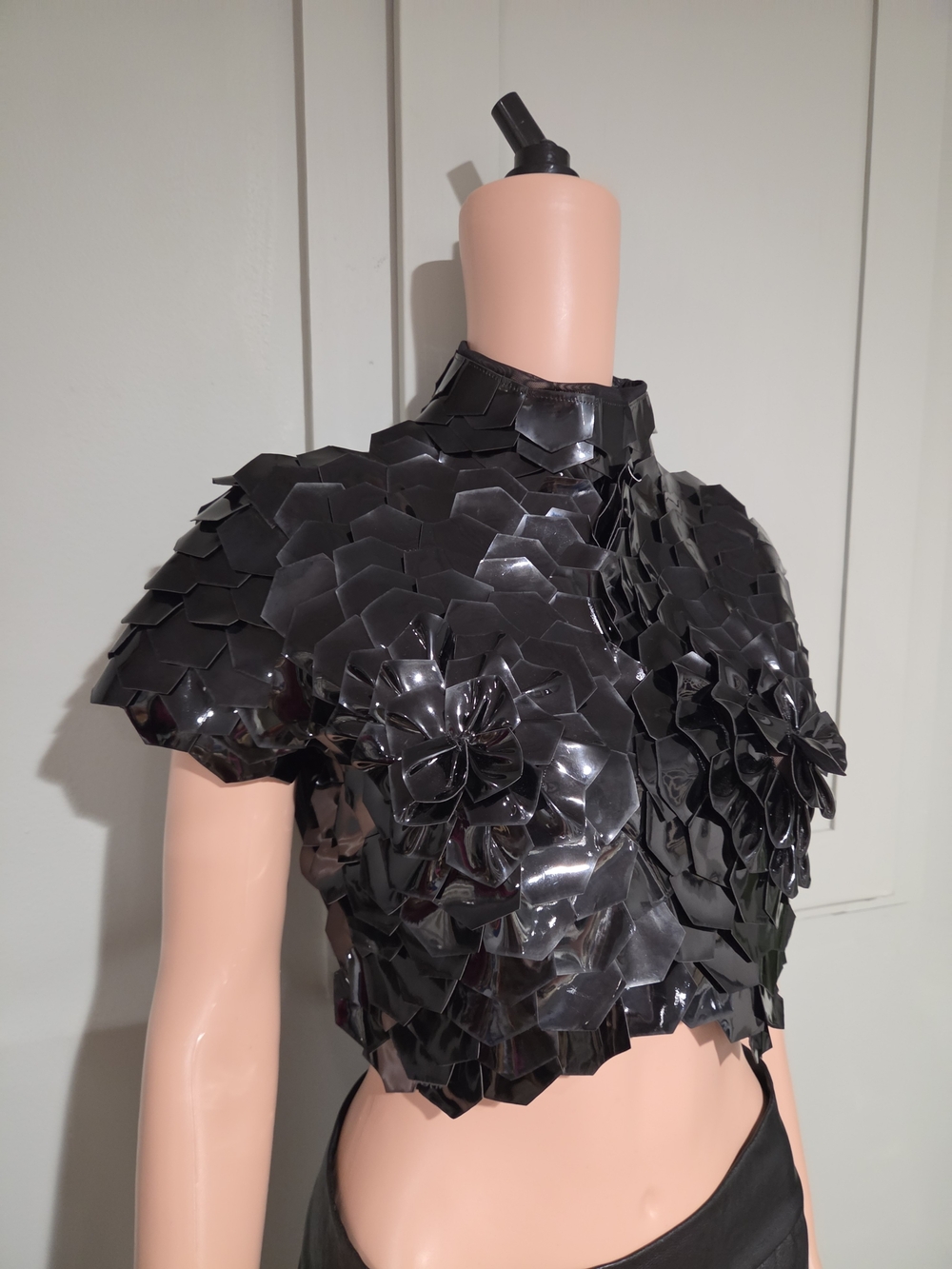 AKIRA In Bloom Black Faux Leather Floral Crop Top Size Large NWT - Picture 8 of 16